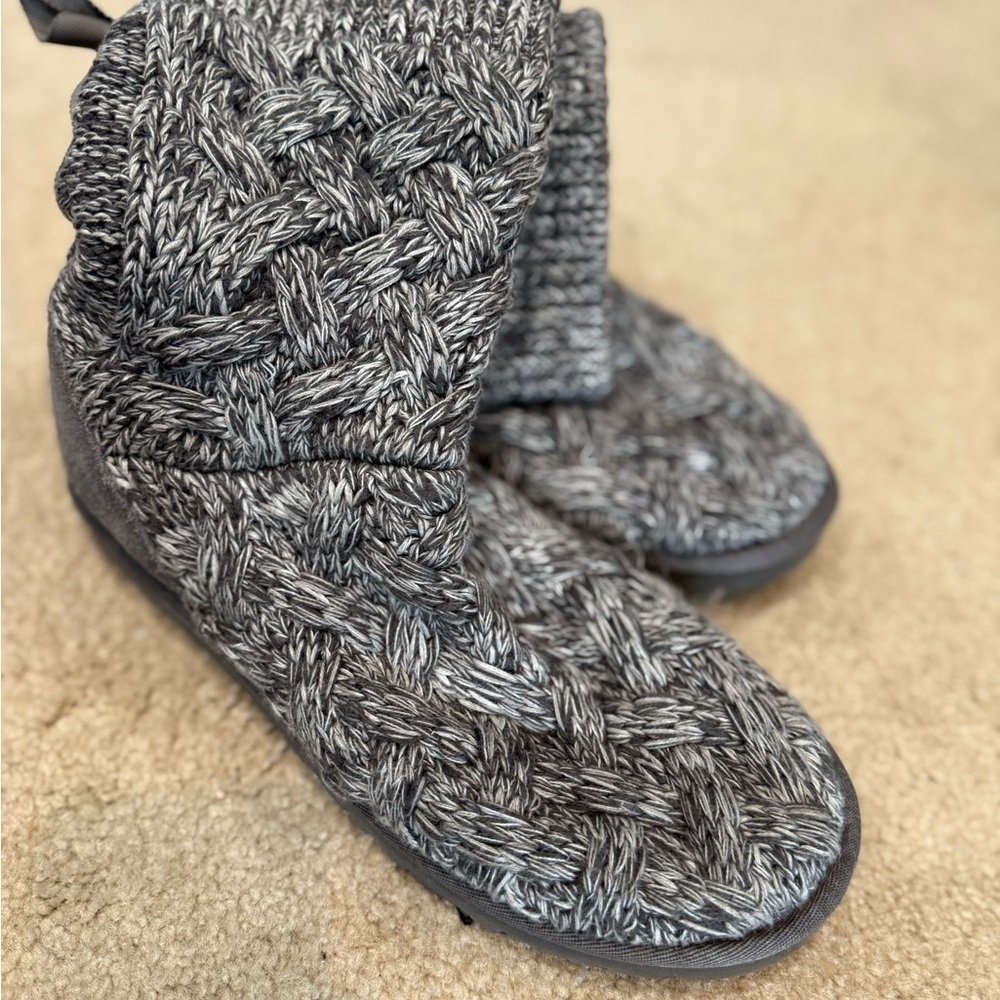 Knitted Uggs - Picture 5 of 6